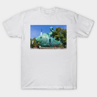 Fish figure and torchbearer column at Maschsee, Hanover, Lower Saxony, Germany, Europe T-Shirt